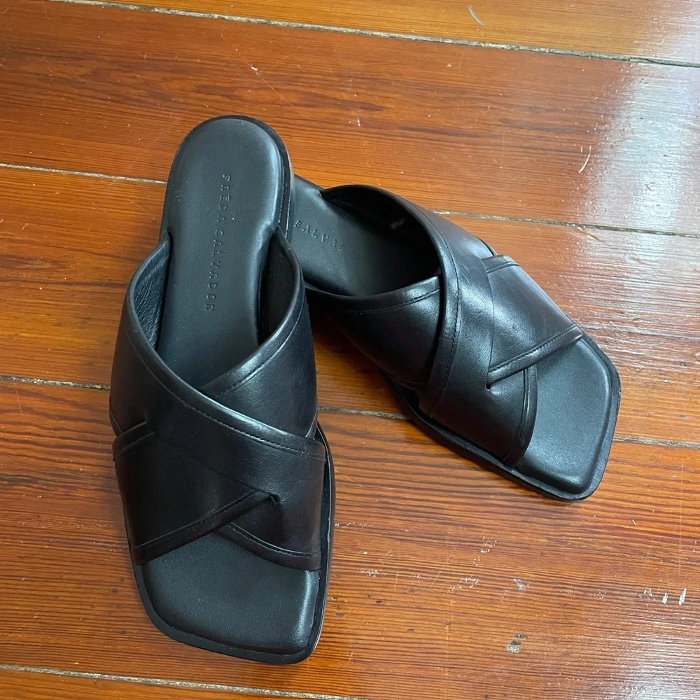 NWOB Freda Salvador Marta Criss-Cross Slide Black Minimalist Leather Sz 9 ❤️🎀 - Picture 10 of 10